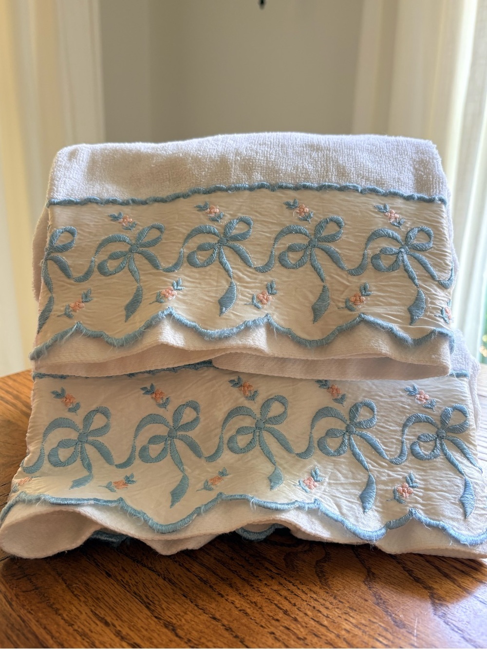 Vintage White with blue and pink Bow trim Bedding Towel Set of 2- Made in USA - Picture 3 of 14